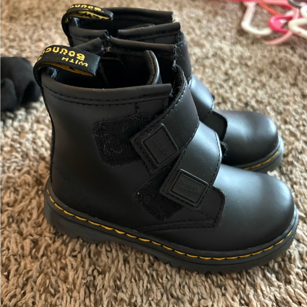 Brand new toddler docs worn once